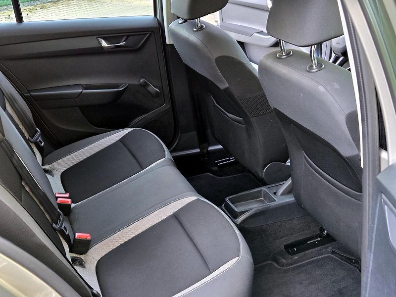 Škoda Fabia PANORAMA,SERV.KNÍŽKA 1.MAJ   - fotka 19 z 42