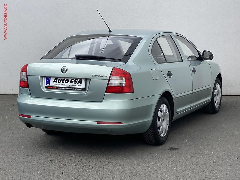 Škoda Octavia (2010) 1.2 TSI, 1.maj,ČR, AC, zámek - fotka 4 z 14