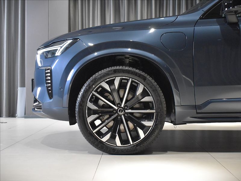 Volvo XC90 (2026) 2,0 T8  Ultra Dark - fotka 8 z 40