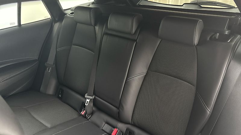 Toyota Corolla 2.0 Hybrid AUT Executive Touri - fotka 16 z 29