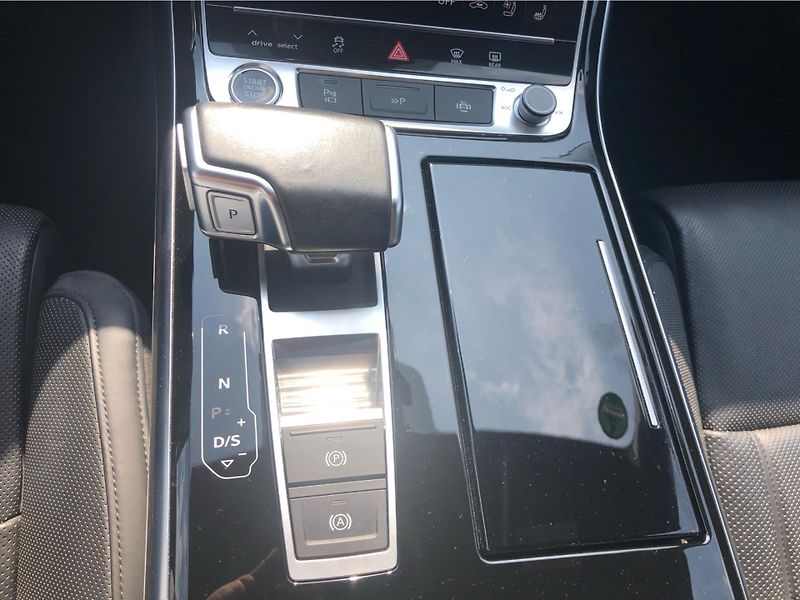Audi A8 55 TFSI 250 KW Quattro - fotka 22 z 30