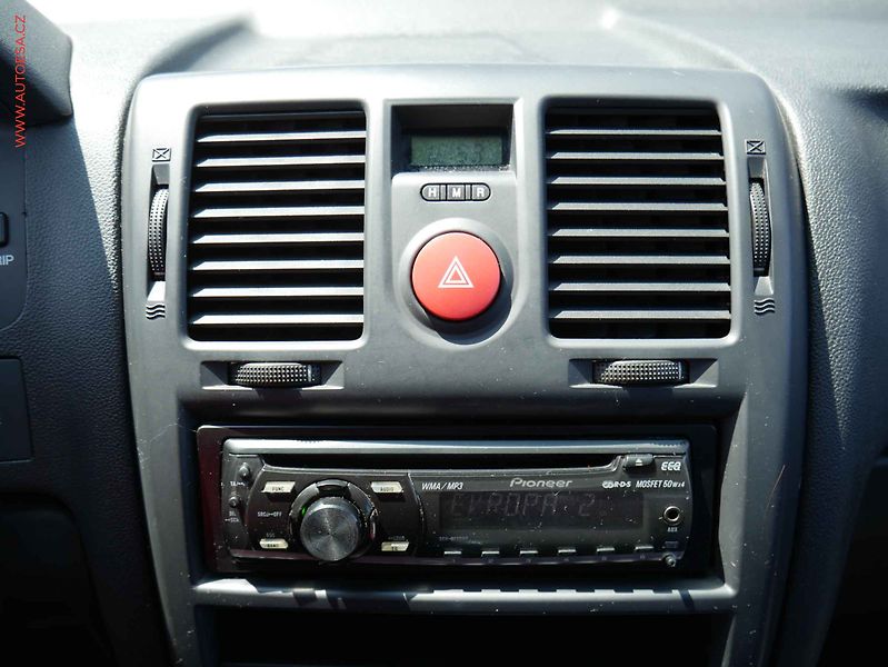 Hyundai Getz (2008) 1.1i, 2.maj,ČR, AC, park - fotka 12 z 14
