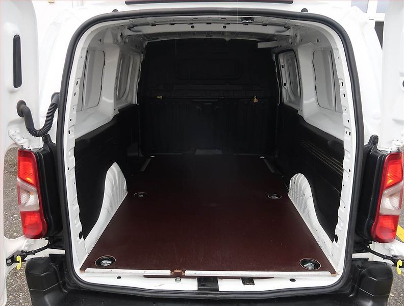 Opel Combo (2022) Maxi 1.5 CDTI, 3Místa, ČR, DPH - fotka 10 z 17