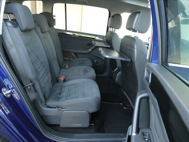 Volkswagen Touran 2,0 TDi 110kW HIGHLINE, 7.míst - fotka 30 z 44