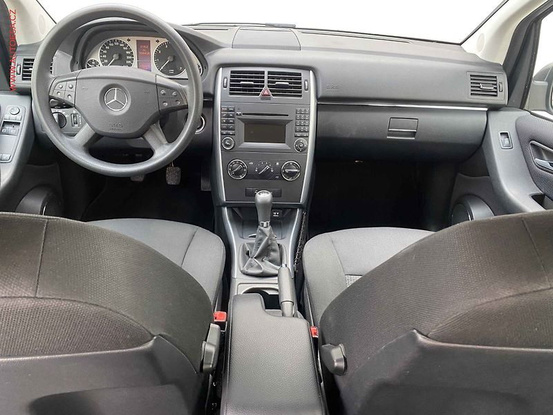 Mercedes-Benz Třídy B (2009) 1.7i B170, AC, park.čidla - fotka 8 z 15