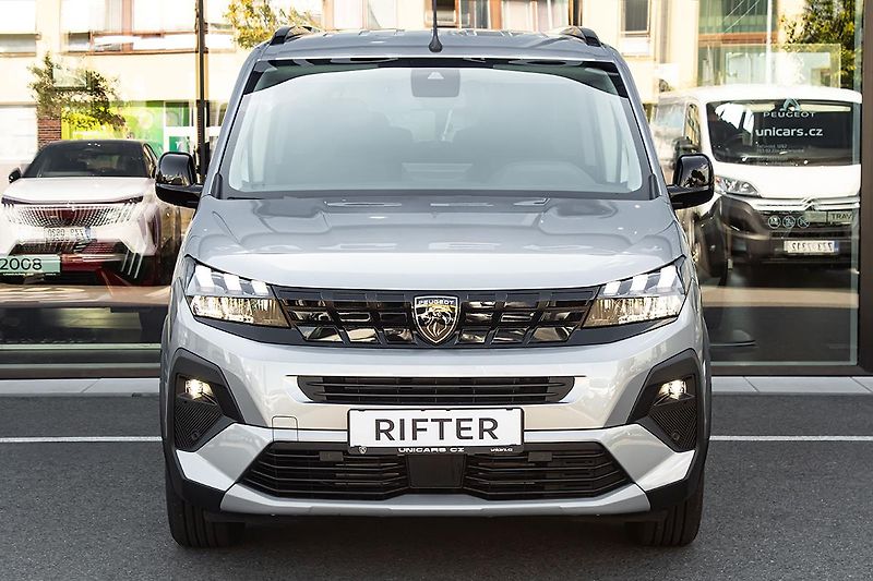 Peugeot Rifter (2026) 1,5 LONG GT 7 míst 130k EAT8 - fotka 2 z 24