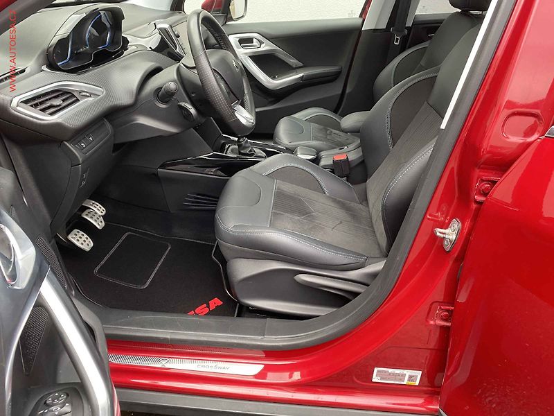 Peugeot 2008 (2019) 1.2 PT, Crossway, panor, navi - fotka 9 z 17