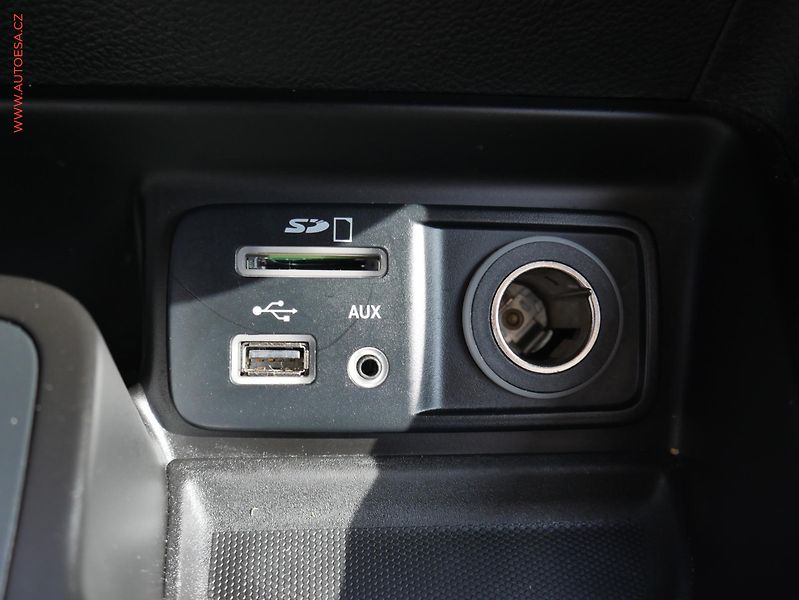 Jeep Cherokee (2014) 2.0 CRD 4x4, ČR, Longitude - fotka 24 z 25
