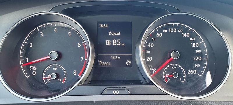 Volkswagen Golf (2015) 7 1,2 TSi 81kW benzín Lounge - fotka 23 z 35