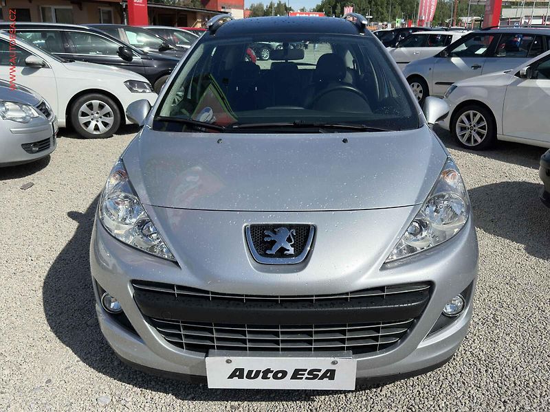 Peugeot 207 (2011) 1.6VTi, AC, park.čidla - fotka 2 z 17