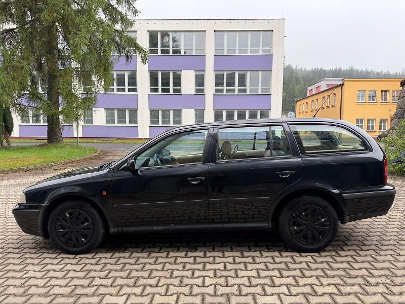 Škoda Octavia 1,9 TDI / 81 kW / + alu kola  - fotka 2 z 21