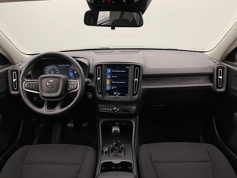Volvo XC40 T2 KINETIC CZ - fotka 2 z 41