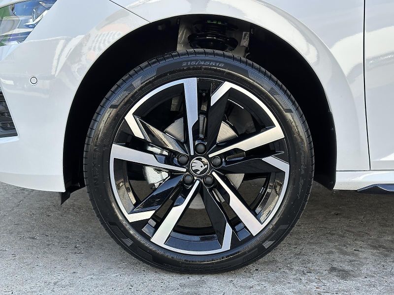 Škoda Kamiq 1.5TSi DSG Monte Carlo 150PS M - fotka 12 z 46
