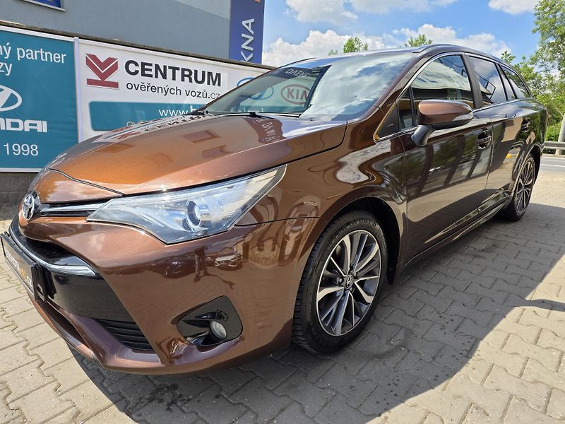 Toyota Avensis 2.0-VELMI ZACHOVALÝ STAV - fotka 7 z 28