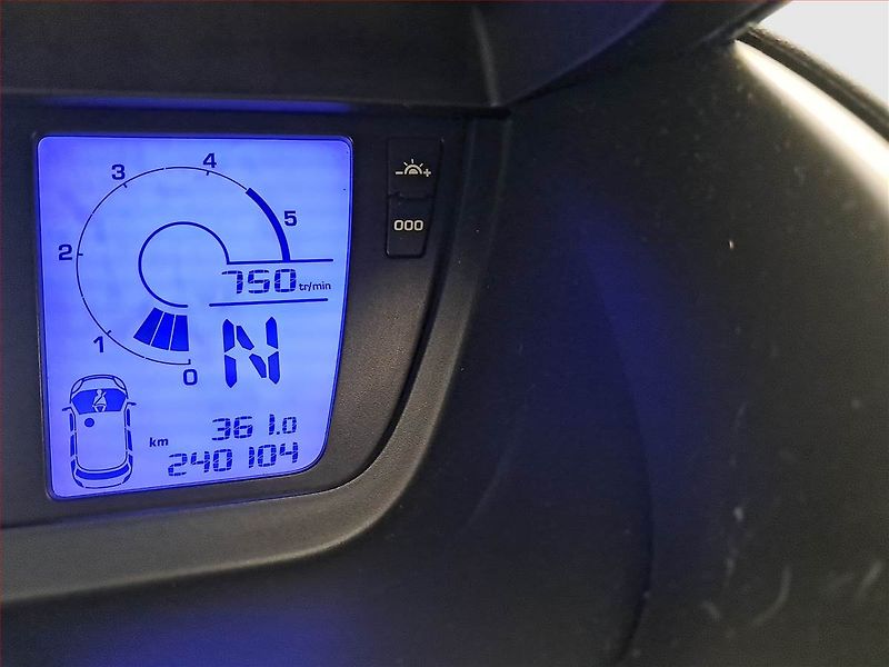 Citroën C4 Picasso (2009) 2.0 HDI, Automat, 7 míst - fotka 11 z 23