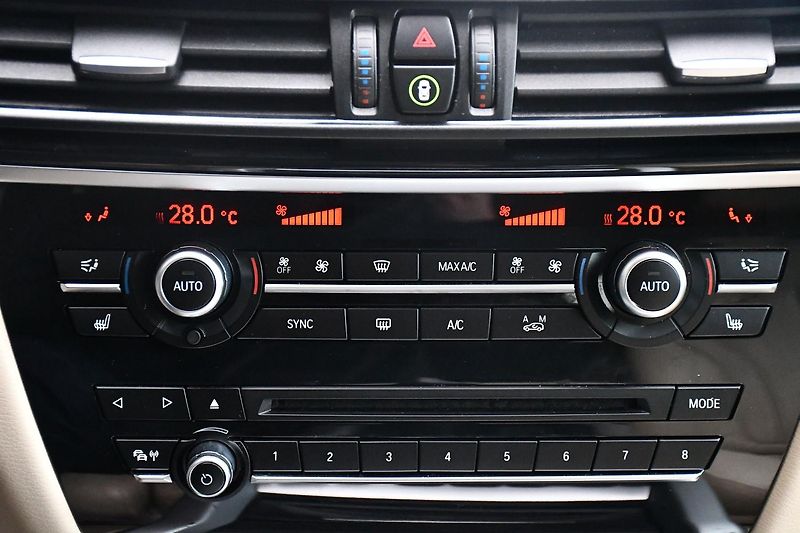 BMW X5 xDrive40d  K360°ACC ČR - fotka 27 z 38