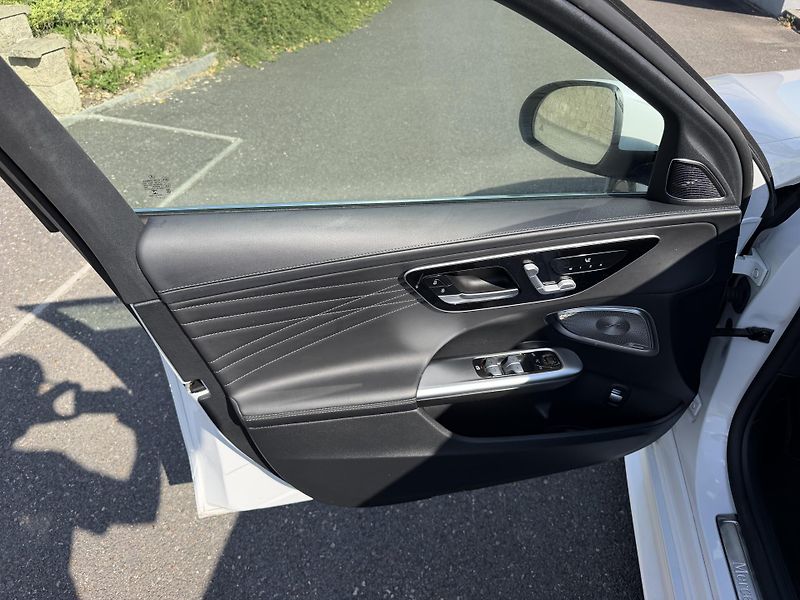 Mercedes-Benz Třídy C C 300D 195kW Kombi AMG LINE  - fotka 16 z 22