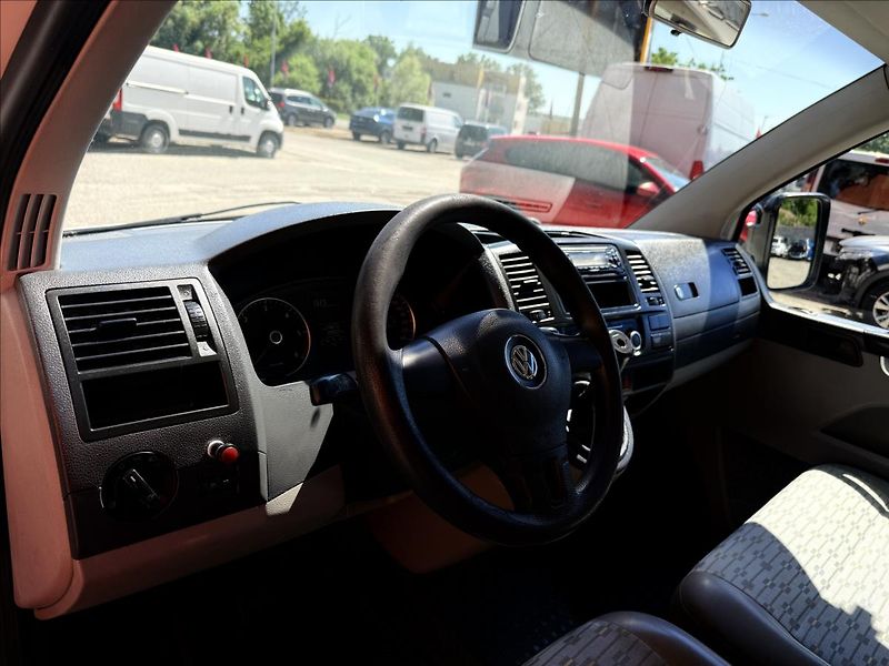 Volkswagen Transporter 2,0 TDi 4Motion - fotka 9 z 30