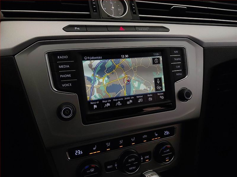 Volkswagen Passat (2015) 2.0 TDI, Automat, Serv.kniha - fotka 19 z 19