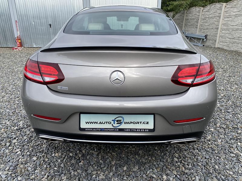 Mercedes-Benz Třídy C C 400 COUPE 4MATIC 51.000KM - fotka 13 z 149