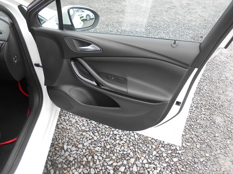 Opel Astra 1.2,KAMERA,NAVI,62TKm!! - fotka 16 z 41