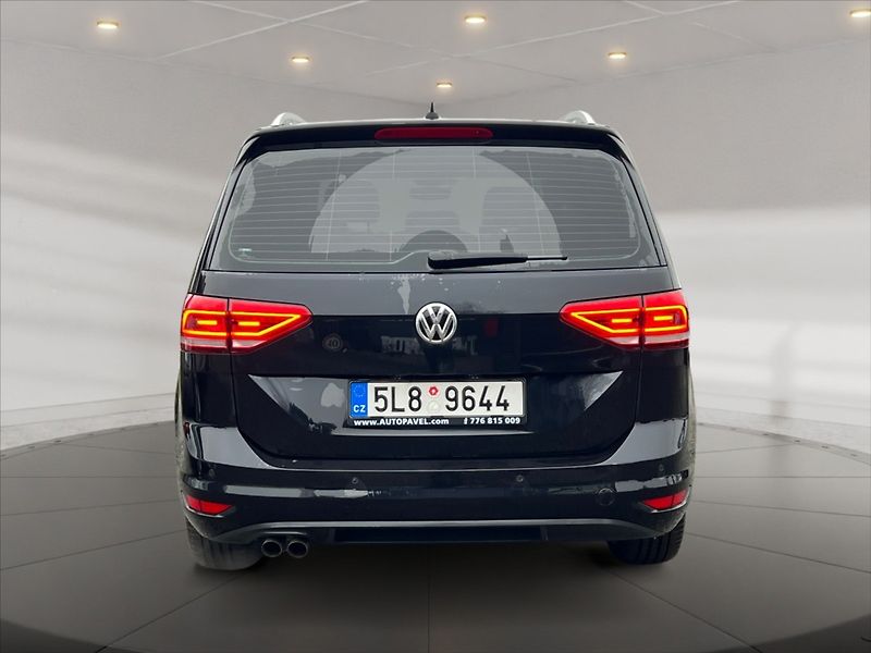 Volkswagen Touran 2,0 TDI Highline DSG Cebia - fotka 5 z 18