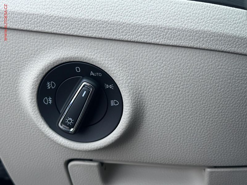 Škoda Superb (2015) 1.8TSI, 2.maj,ČR, Style, DSG - fotka 20 z 24