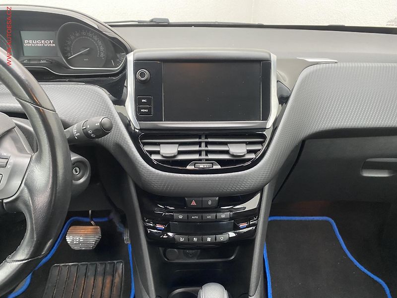Peugeot 208 (2017) 1.2PT, Allure, AT, navi, TZ - fotka 12 z 16