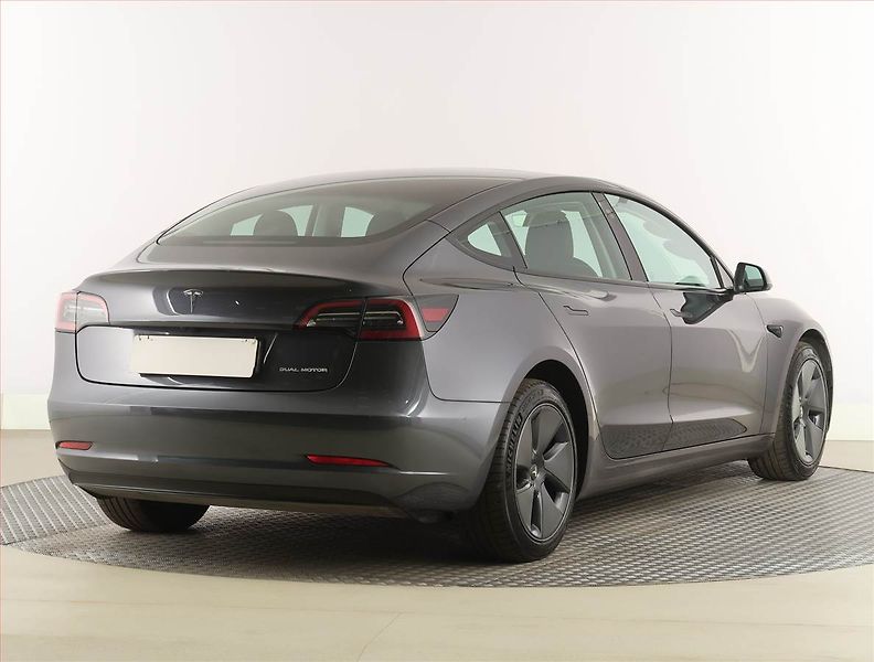Tesla Model 3 (2023) Long Range 4WD 84kWh, SoH 97% - fotka 5 z 32
