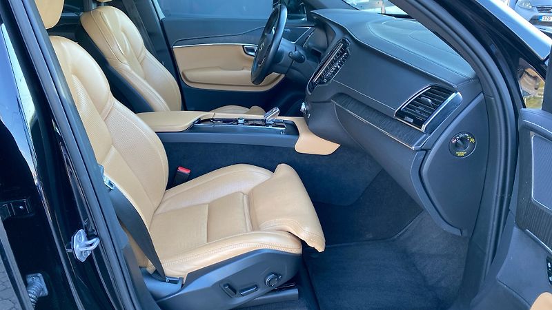 Volvo XC90 INSCRIPTION, B5 AWD, 173+10 kW - fotka 7 z 37