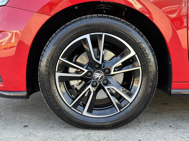 Škoda Fabia 1.0TSi Monte Carlo 116PS Bi-LE - fotka 9 z 42