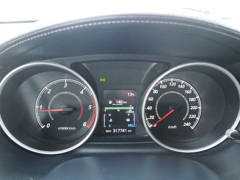 Mitsubishi Outlander (2010) 2.0 DI-D, 123 kW, 4x4 - fotka 25 z 35