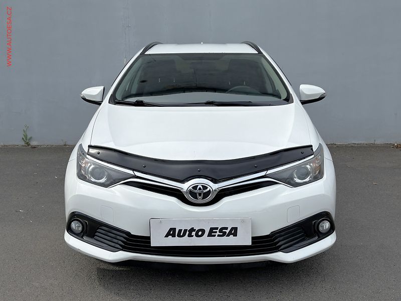 Toyota Auris (2015) 1.6i, ČR, autoAC - fotka 2 z 14