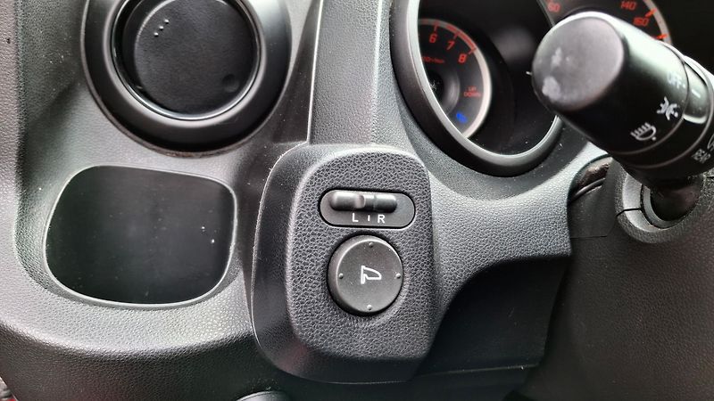 Honda Jazz 1.2 benzin 66 kw Facelit - fotka 27 z 36