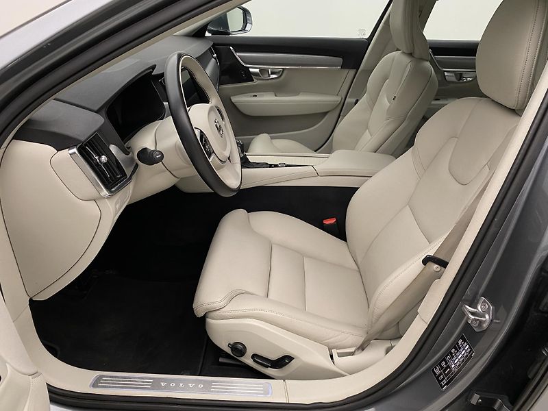 Volvo V90 D4 MOMENTUM AUT - fotka 3 z 48