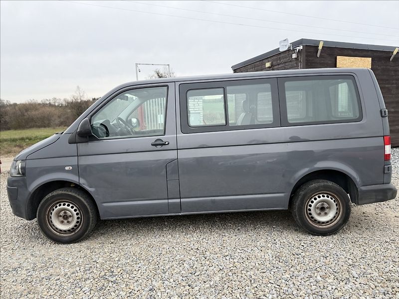 Volkswagen Transporter 2,0 TDI 7MÍST NOVÉ V ČR - fotka 8 z 15