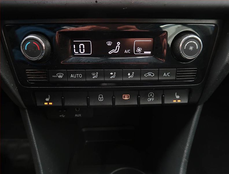 Škoda Rapid (2016) Style 1.2 TSI, Tempomat - fotka 16 z 19