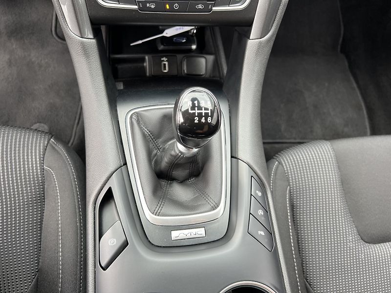 Ford Mondeo (2019) 2.0TDCi*110KW*Kamera - fotka 27 z 39