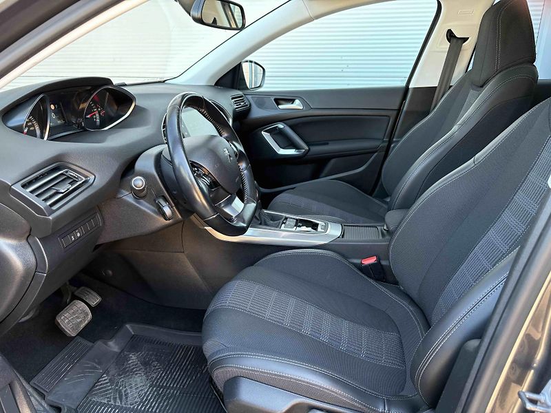 Peugeot 308 (2018) Allure 1.6 BlueHDi EAT6 - fotka 34 z 41