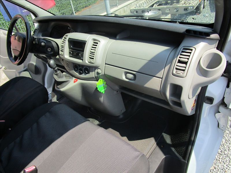 Renault Trafic 2.0dCi 115 Passenger, 9 míst - fotka 16 z 41