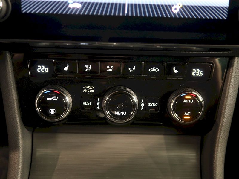 Škoda Superb (2023) STYLE 2.0TSI 140KW DSG - fotka 32 z 41