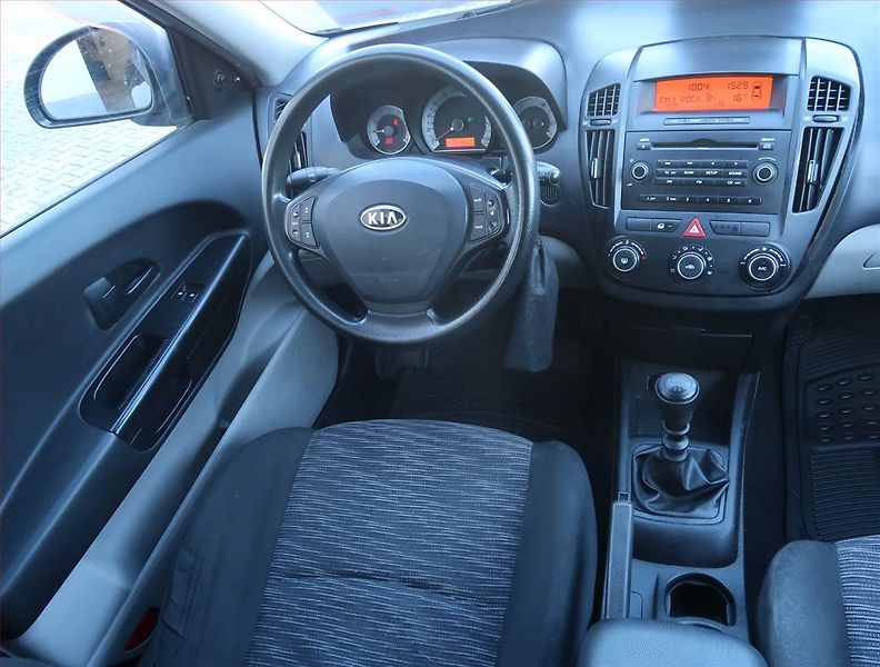 Kia Ceed (2009) 1.6 CVVT, ČR,1.maj, Serv.kniha - fotka 7 z 14