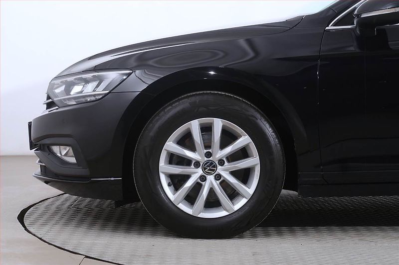 Volkswagen Passat (2022) Business 2.0 TDI, Automat - fotka 15 z 22