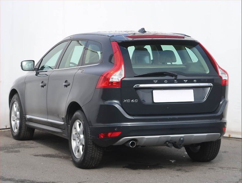 Volvo XC60 (2016) D3, Serv.kniha, Kůže, Navi - fotka 4 z 23
