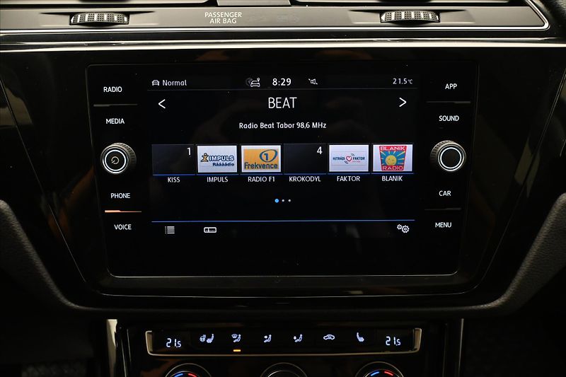 Volkswagen Touran 2,0 TDI 110kW DSG Highline 7mí - fotka 20 z 33