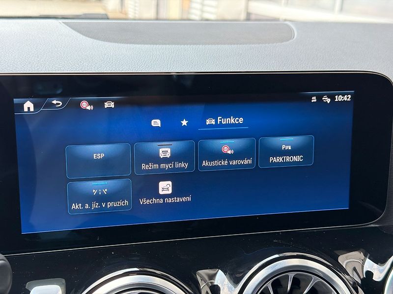 Mercedes-Benz Třídy B B 200d AMG Advanced - fotka 37 z 37