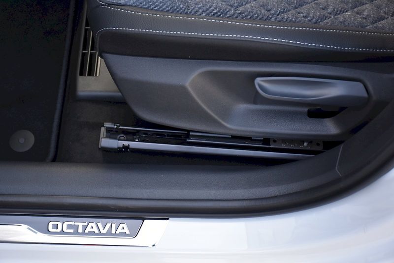 Škoda Octavia (2026) Combi Sportline 1,5 TSI m-HEV - fotka 21 z 44
