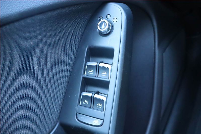 Audi A4 (2014) 2.0 TDI, Automat, Navi, Xenony - fotka 20 z 26