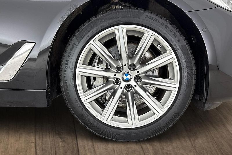 BMW Řada 5 530d xDrive - fotka 5 z 15