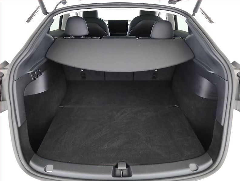 Tesla Model Y (2022) Long Range AWD 79kWh, SoH 91% - fotka 18 z 19
